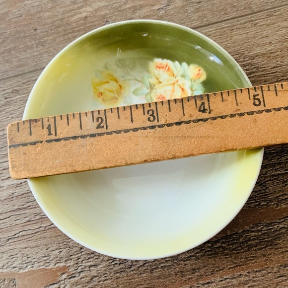 Vintage Germany Hand-Painted
Yellow Roses Serving Bowl - Picture 7 of 15